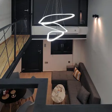 Center Loft With Private Parking