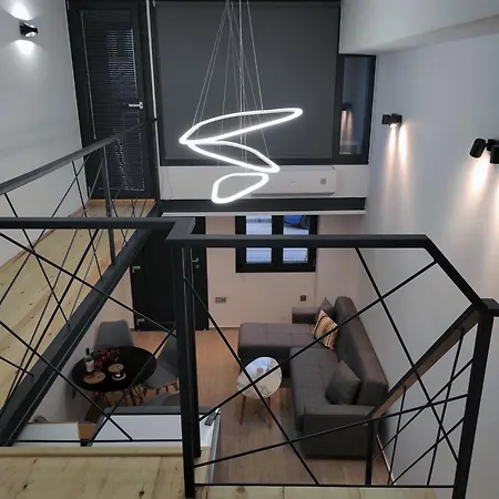 Center Loft With Private Parking *