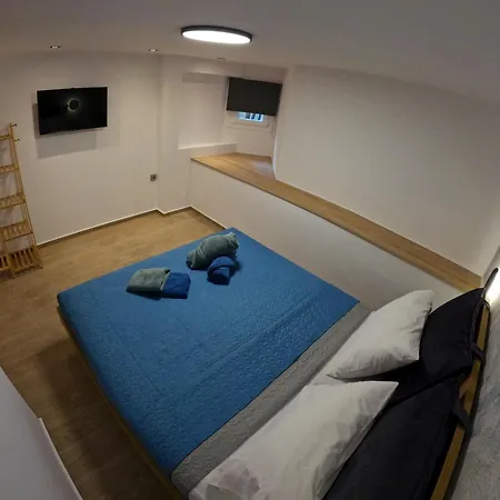 Center Loft With Private Parking