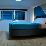 Center Loft With Private Parking 아파트 *