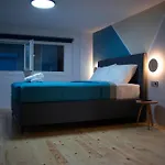 Center Loft With Private Parking 아파트 카발라