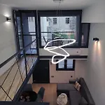 Center Loft With Private Parking 아파트 *