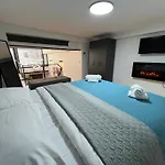 Center Loft With Private Parking 아파트 카발라