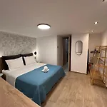 Center Loft With Private Parking 아파트 카발라