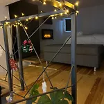 Center Loft With Private Parking 아파트