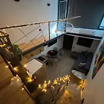 Center Loft With Private Parking 아파트 *