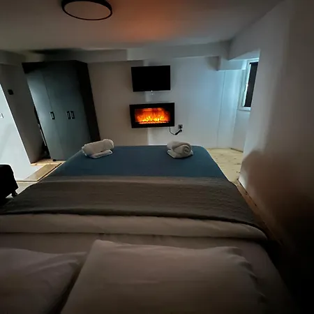 Center Loft With Private Parking 카발라