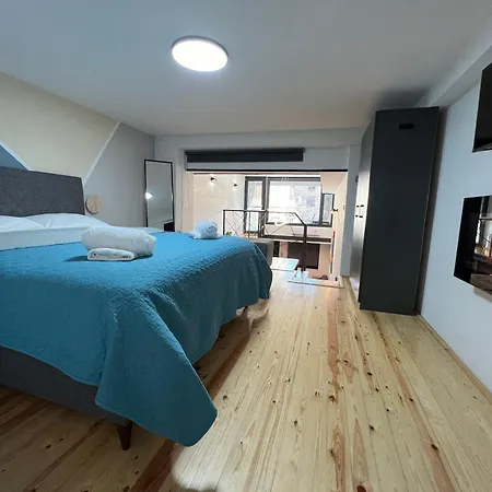 Center Loft With Private Parking