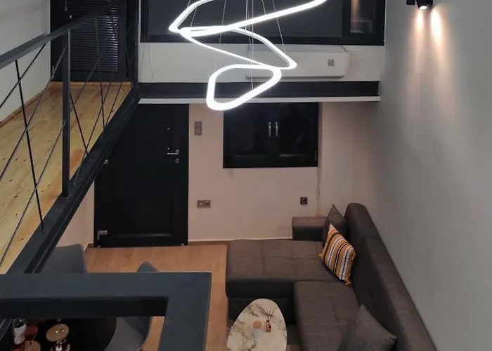 Center Loft With Private Parking