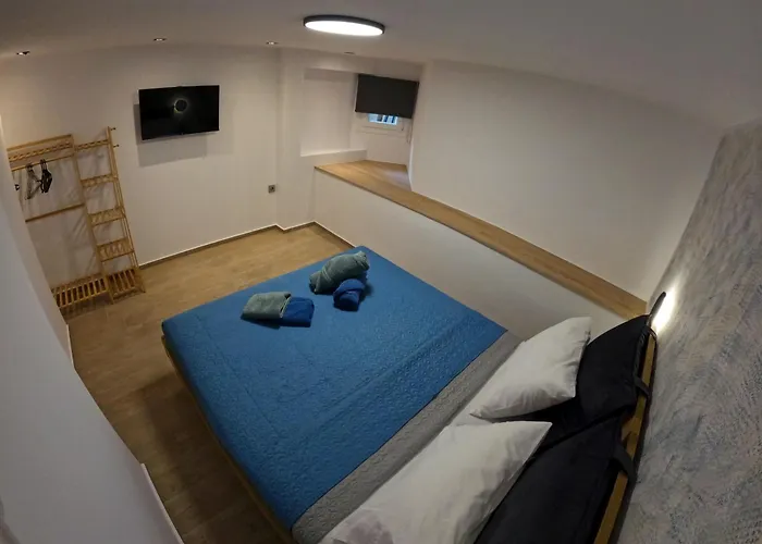 Center Loft With Private Parking