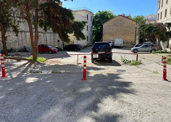 Center Loft With Private Parking