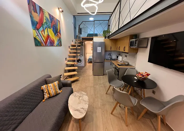Center Loft With Private Parking